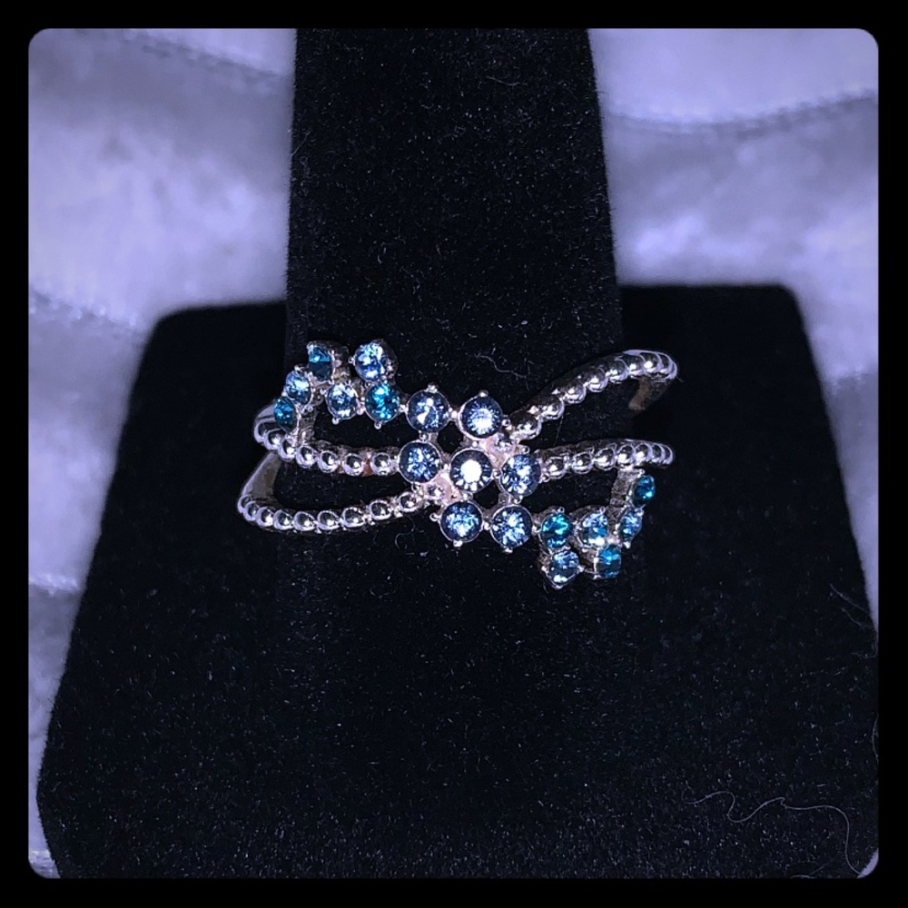 Costume jewelry blue white righ by
